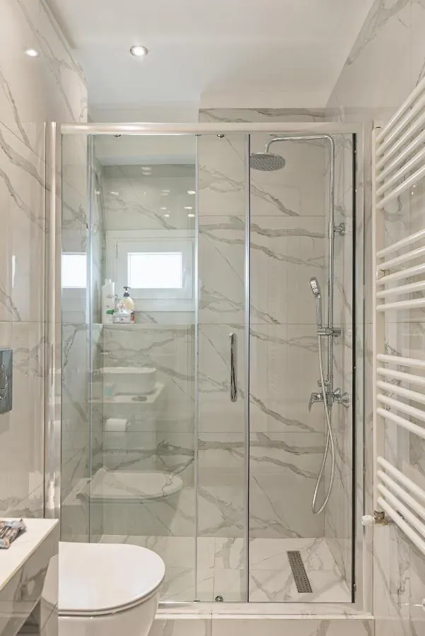 White Suite Armonia Thessaloniki Apartment