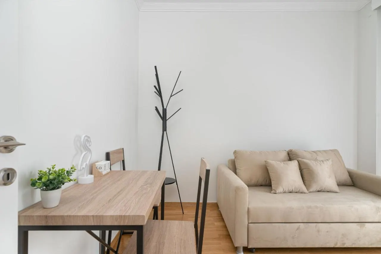 White Suite Armonia Thessaloniki Apartment