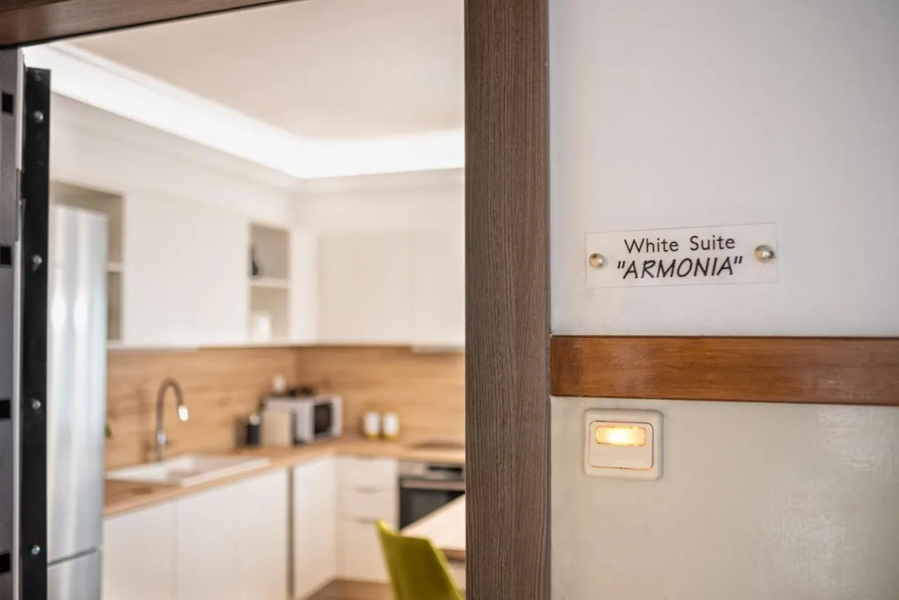 Apartment White Suite Armonia Thessaloniki